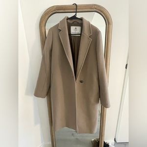 Aritzia Steadman Coat XS. Practically new barely worn
